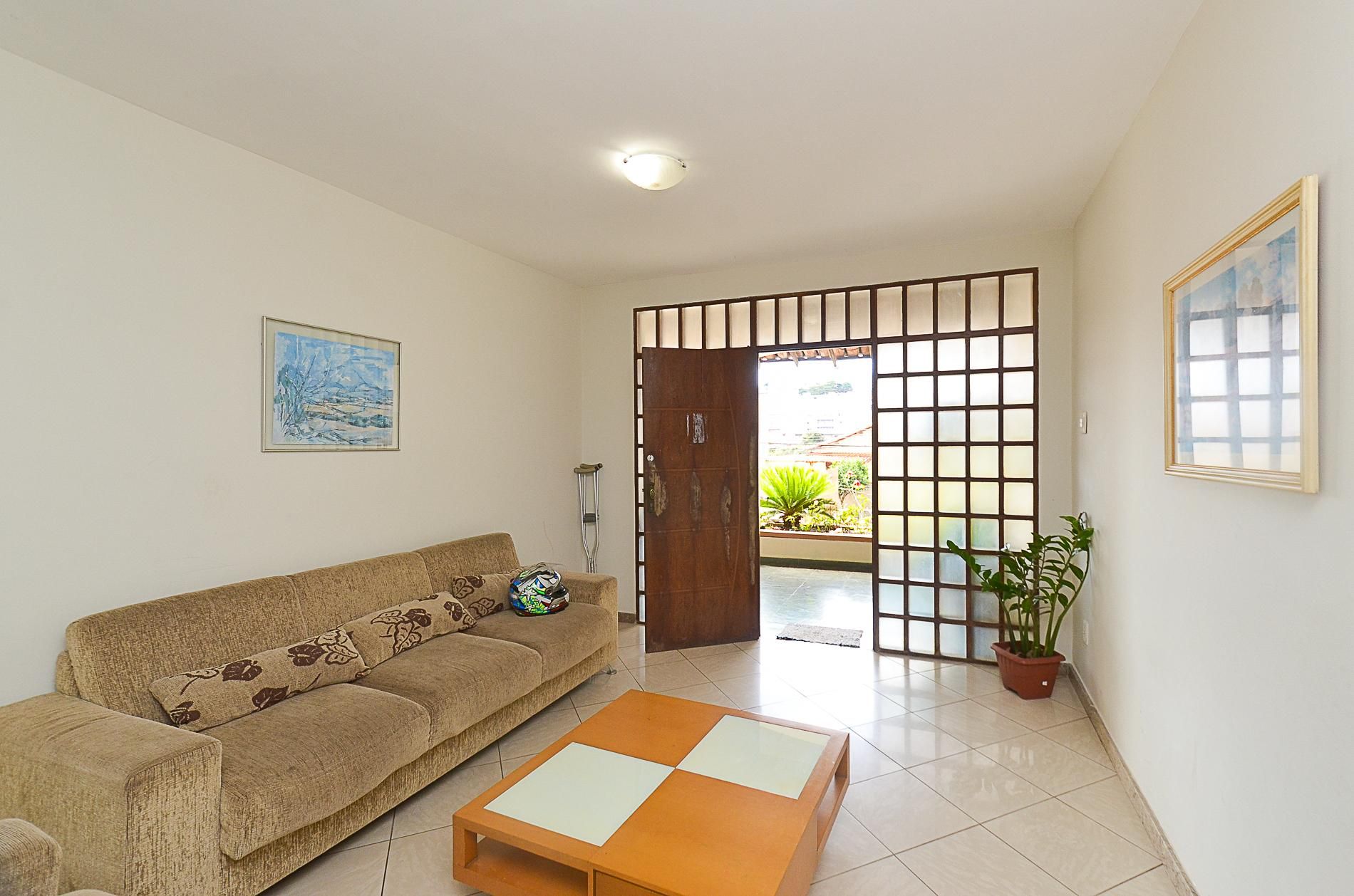 Casa com 4 quartos — Sagrada Família, Belo Horizonte