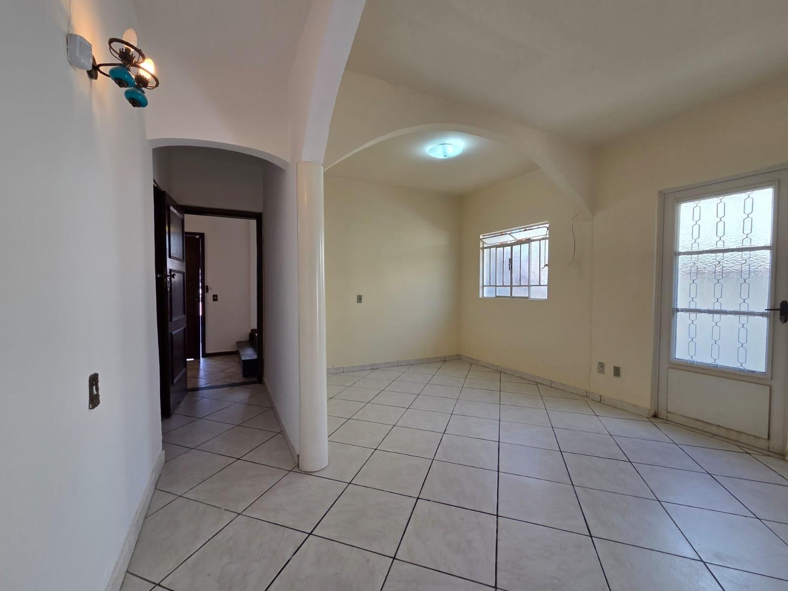 Casa com 4 quartos — Dom Cabral, Belo Horizonte