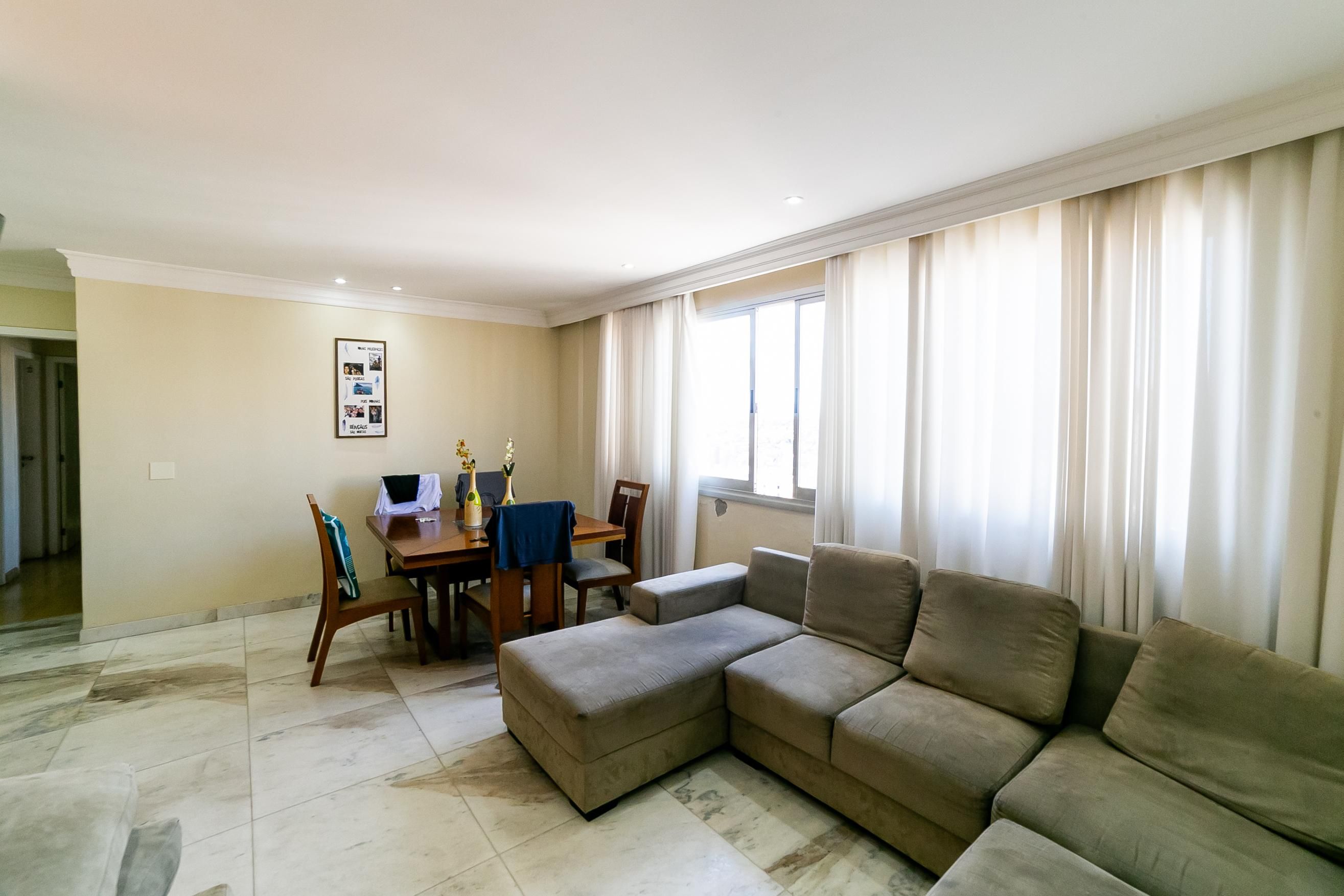 Apartamento com 4 quartos — Santa Efigênia, Belo Horizonte