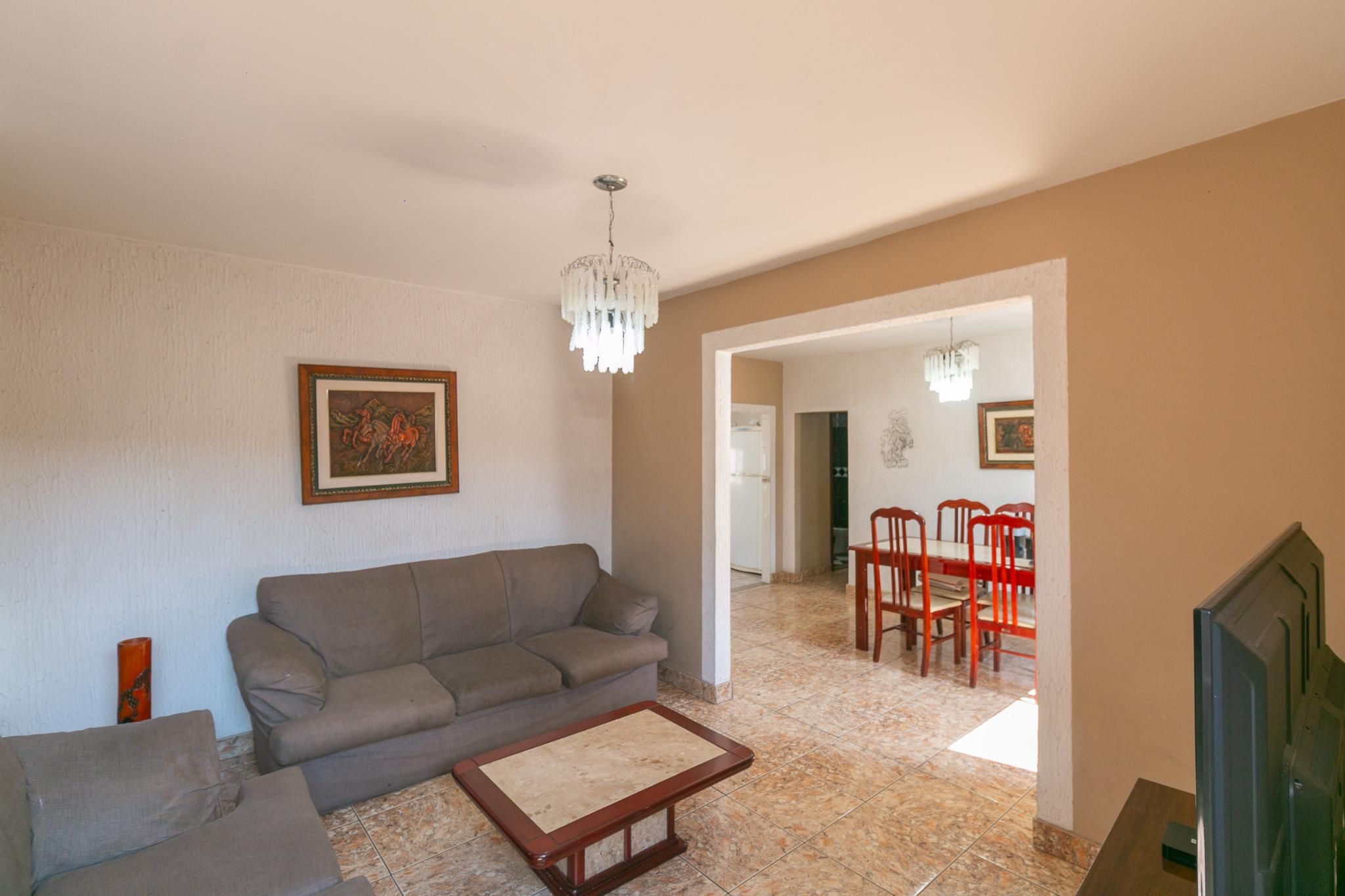 Casa com 3 quartos — Heliópolis, Belo Horizonte