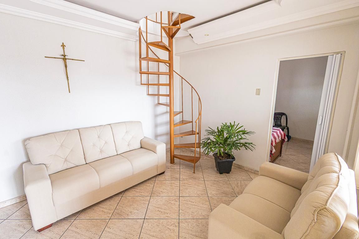 Casa com 4 quartos — Glória, Belo Horizonte