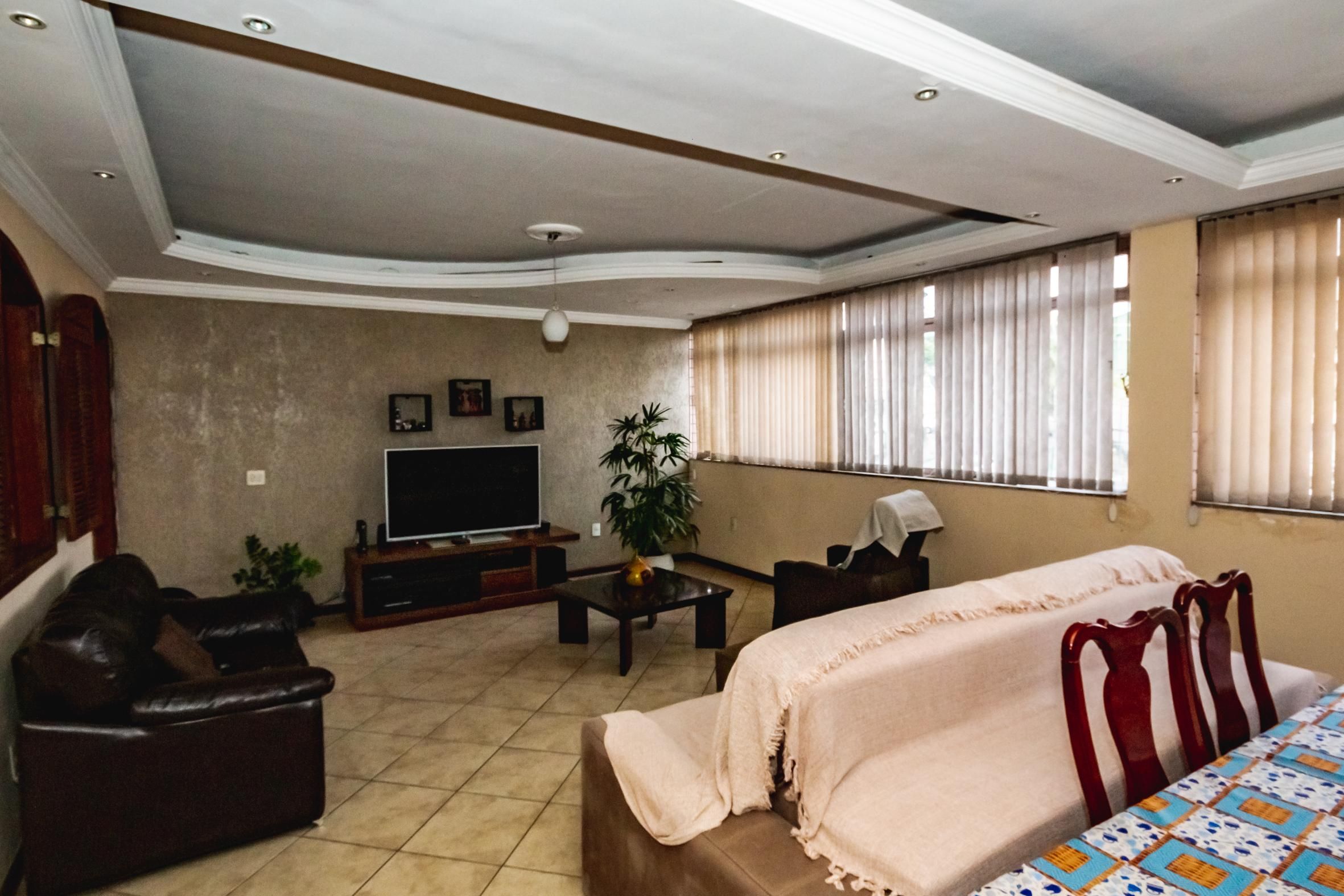 Casa com 5 quartos — Santa Terezinha, Belo Horizonte