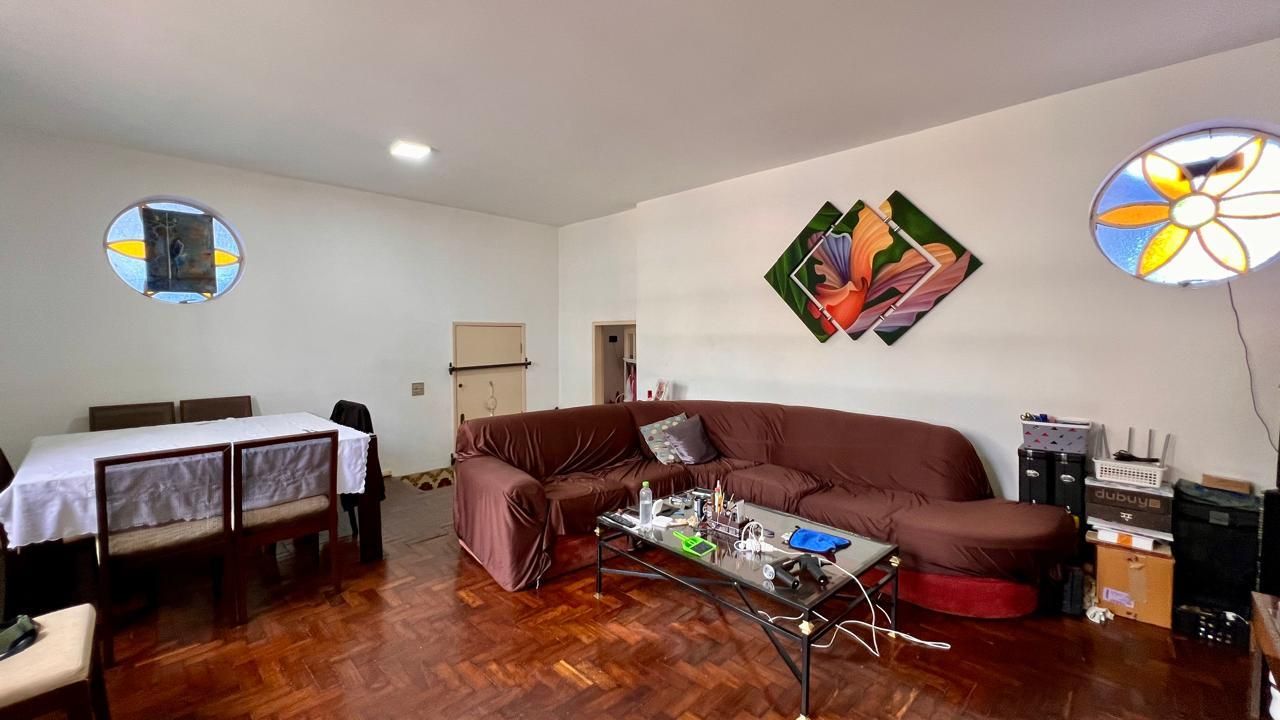 Casa com 3 quartos — Nova Granada, Belo Horizonte