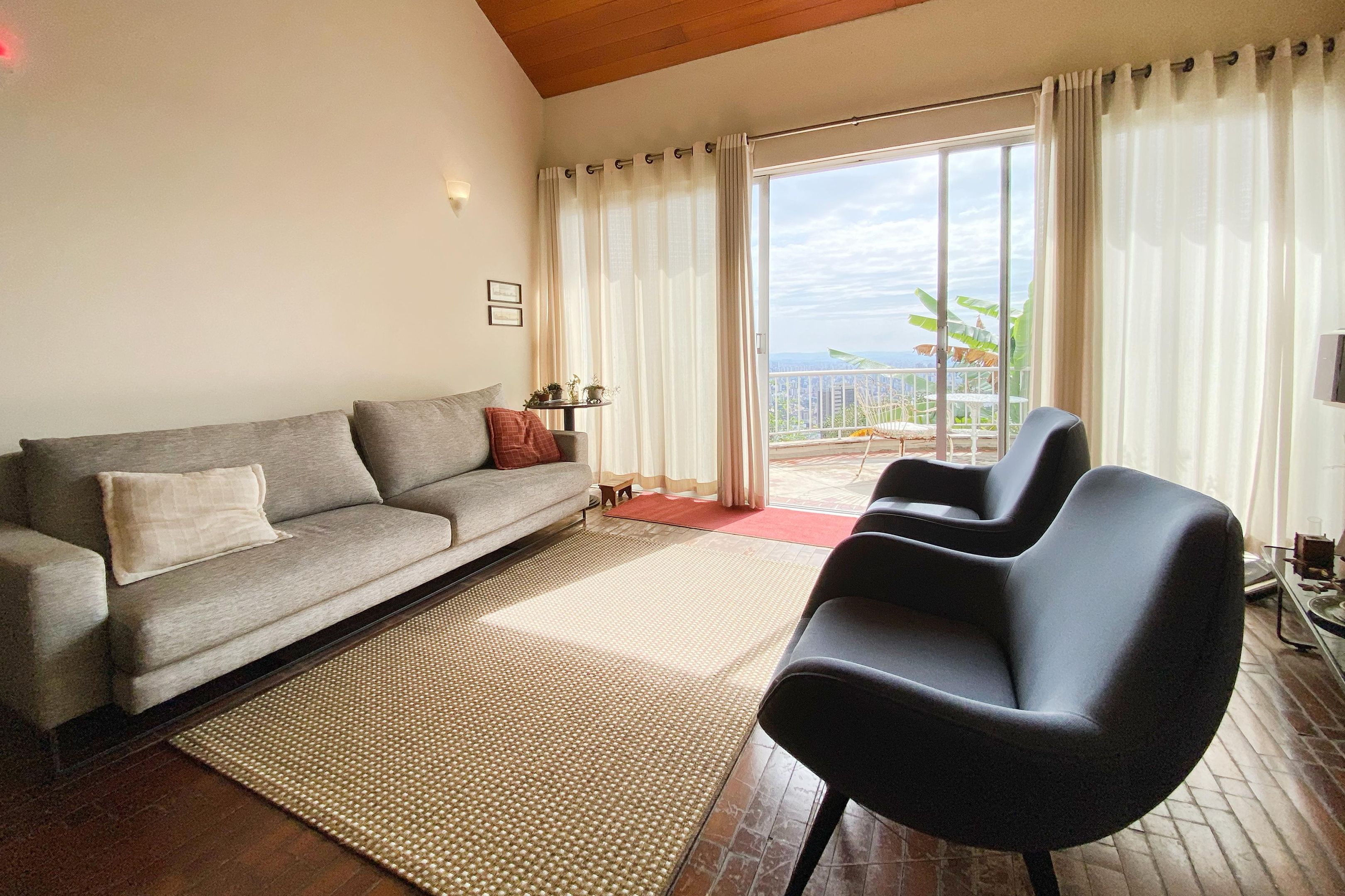 Casa com 4 quartos — Santa Lúcia, Belo Horizonte