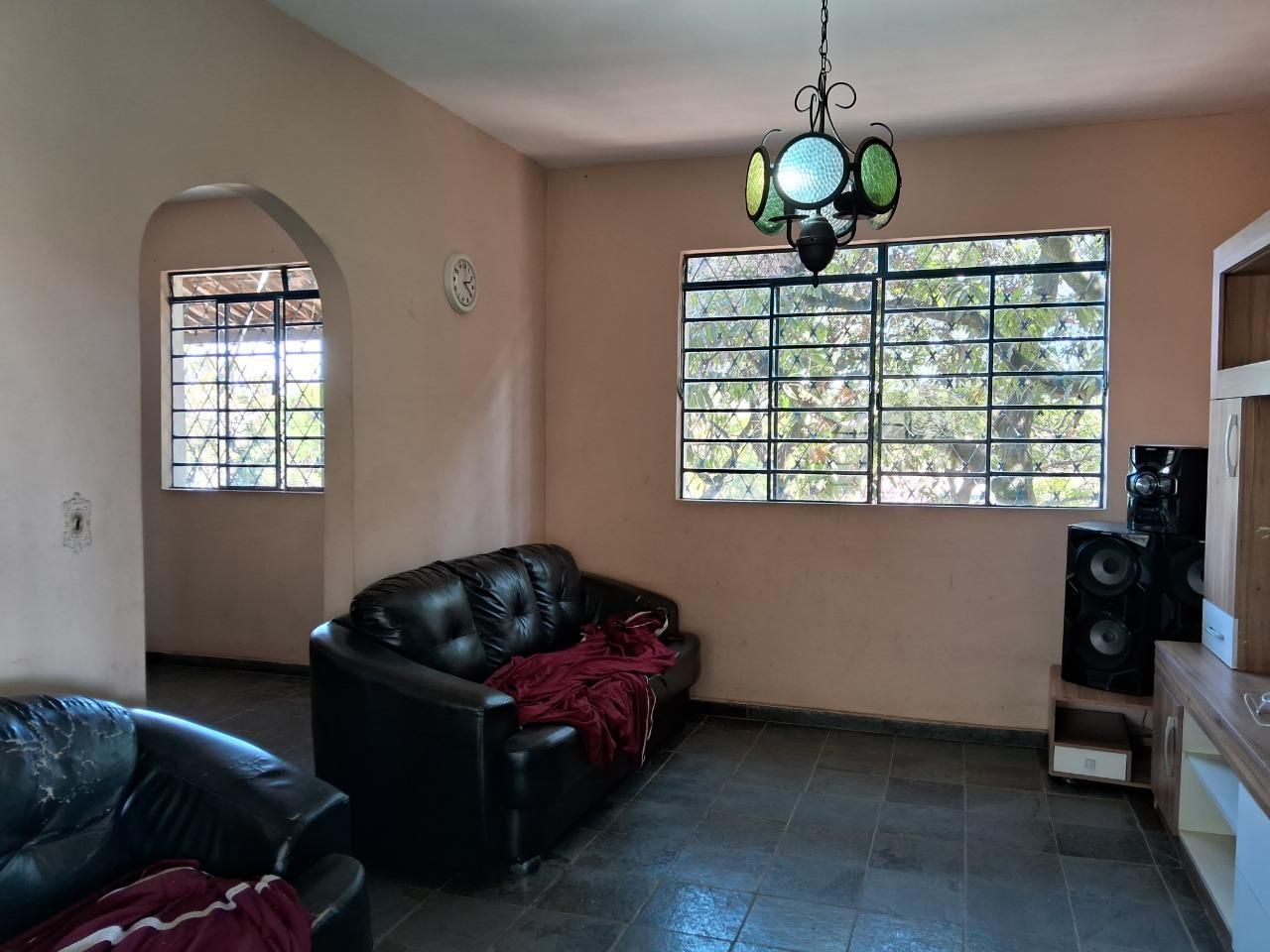 Casa com 5 quartos — Braúnas, Belo Horizonte