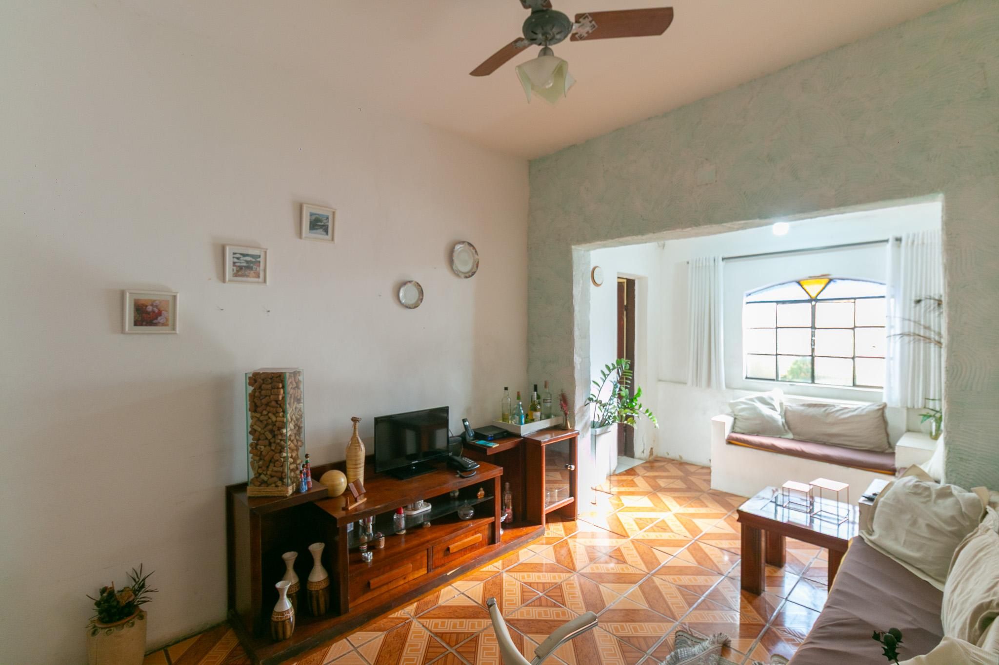 Casa com 6 quartos — Dona Clara, Belo Horizonte