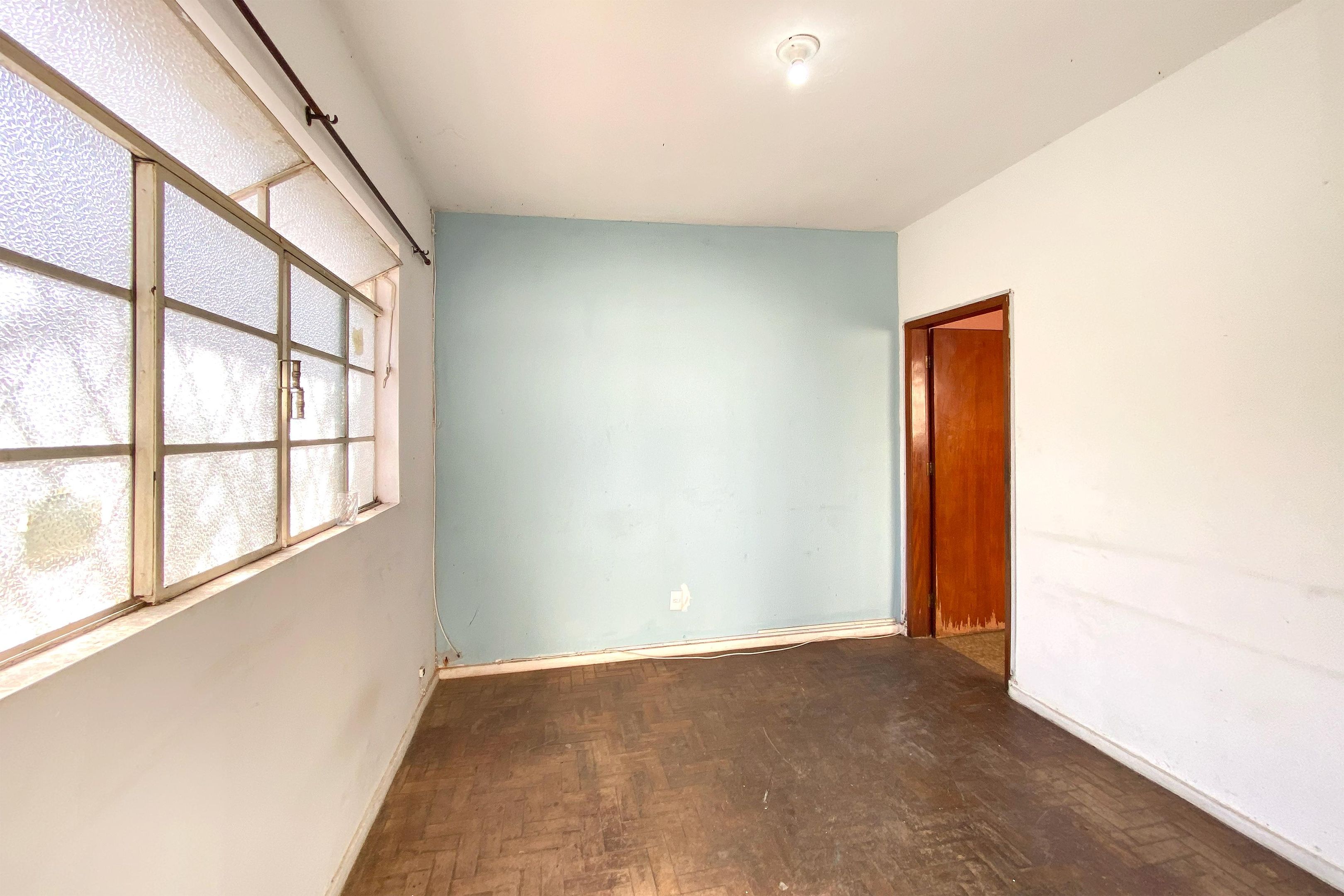 Casa com 2 quartos — Sagrada Família, Belo Horizonte