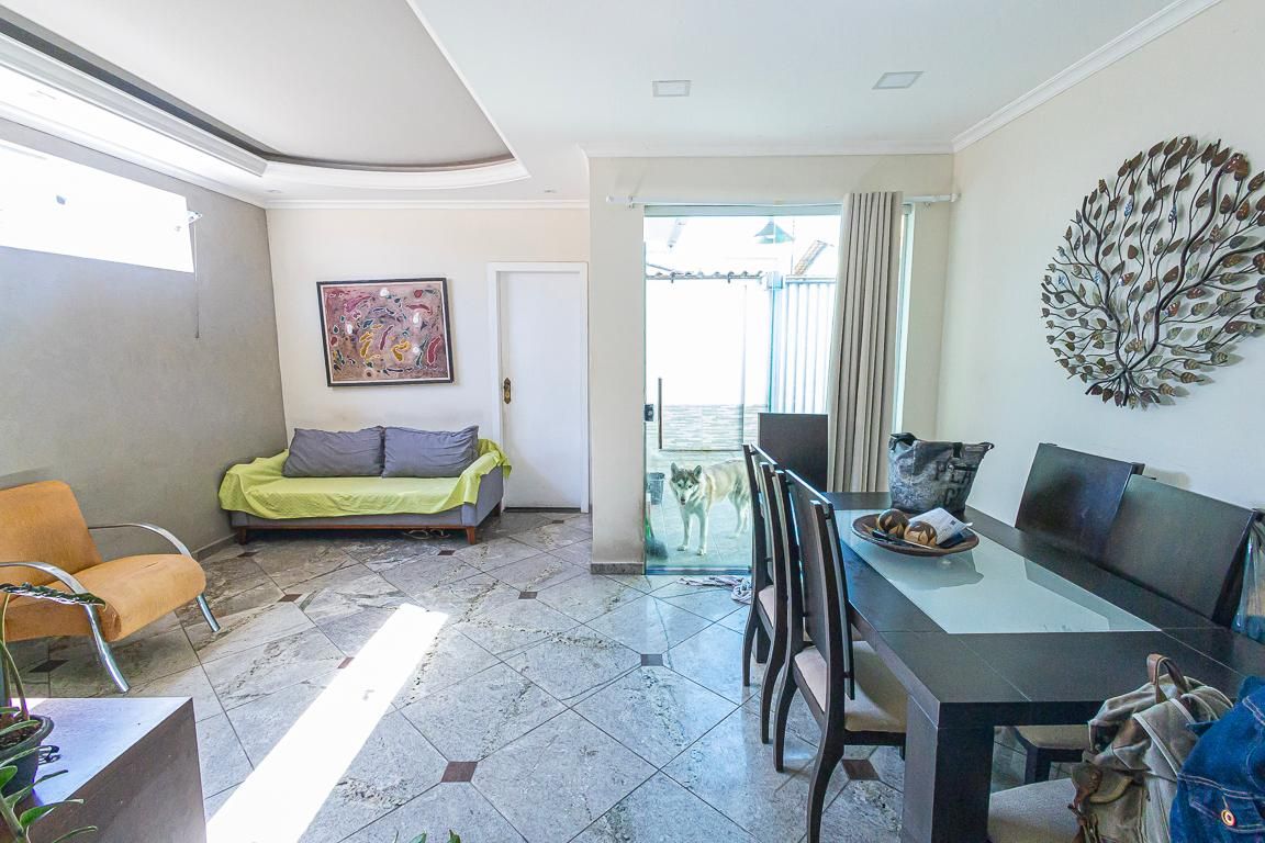 Casa com 4 quartos — Copacabana, Belo Horizonte