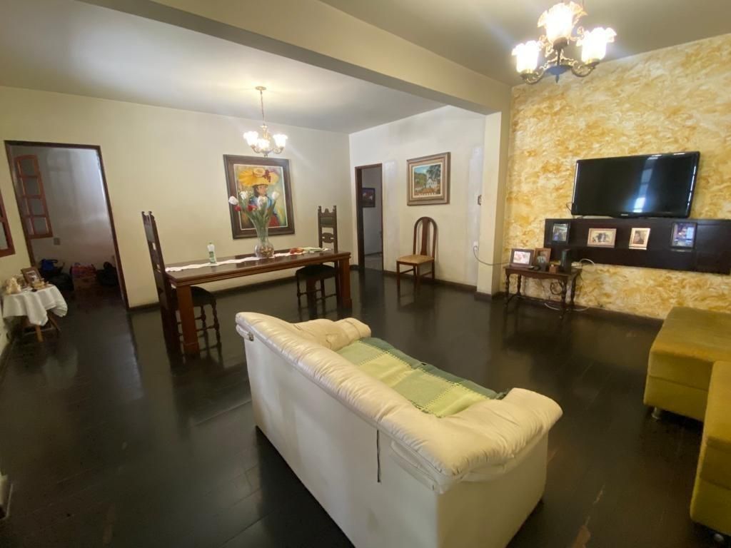 Casa com 4 quartos — Indaiá, Belo Horizonte