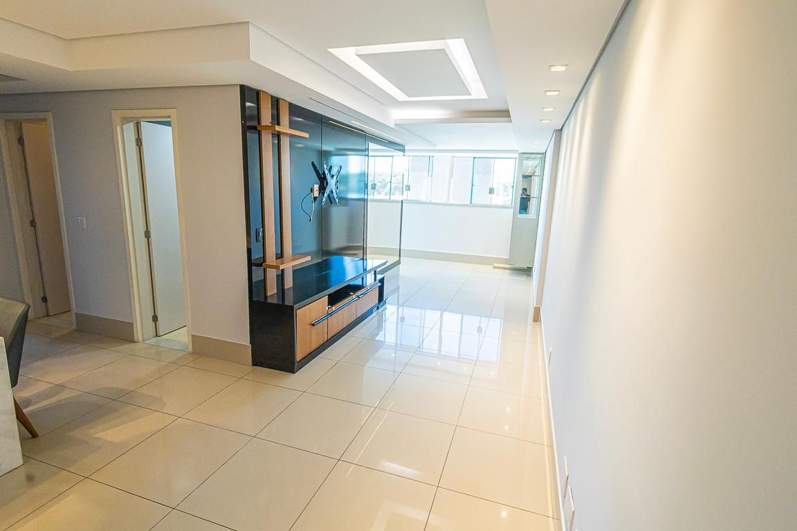 Apartamento com 3 quartos — Indaiá, Belo Horizonte