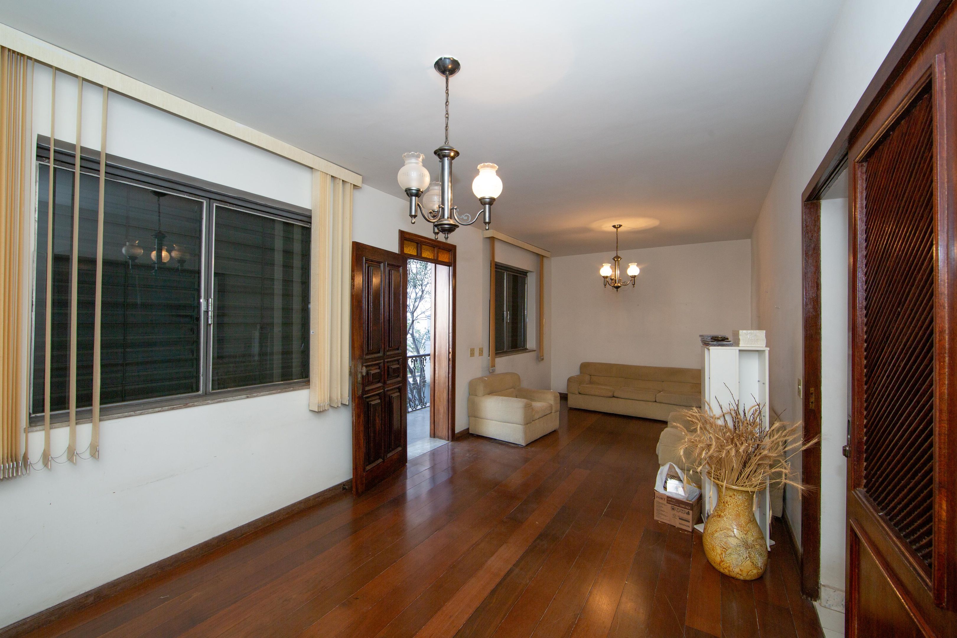 Casa com 4 quartos — Serra, Belo Horizonte