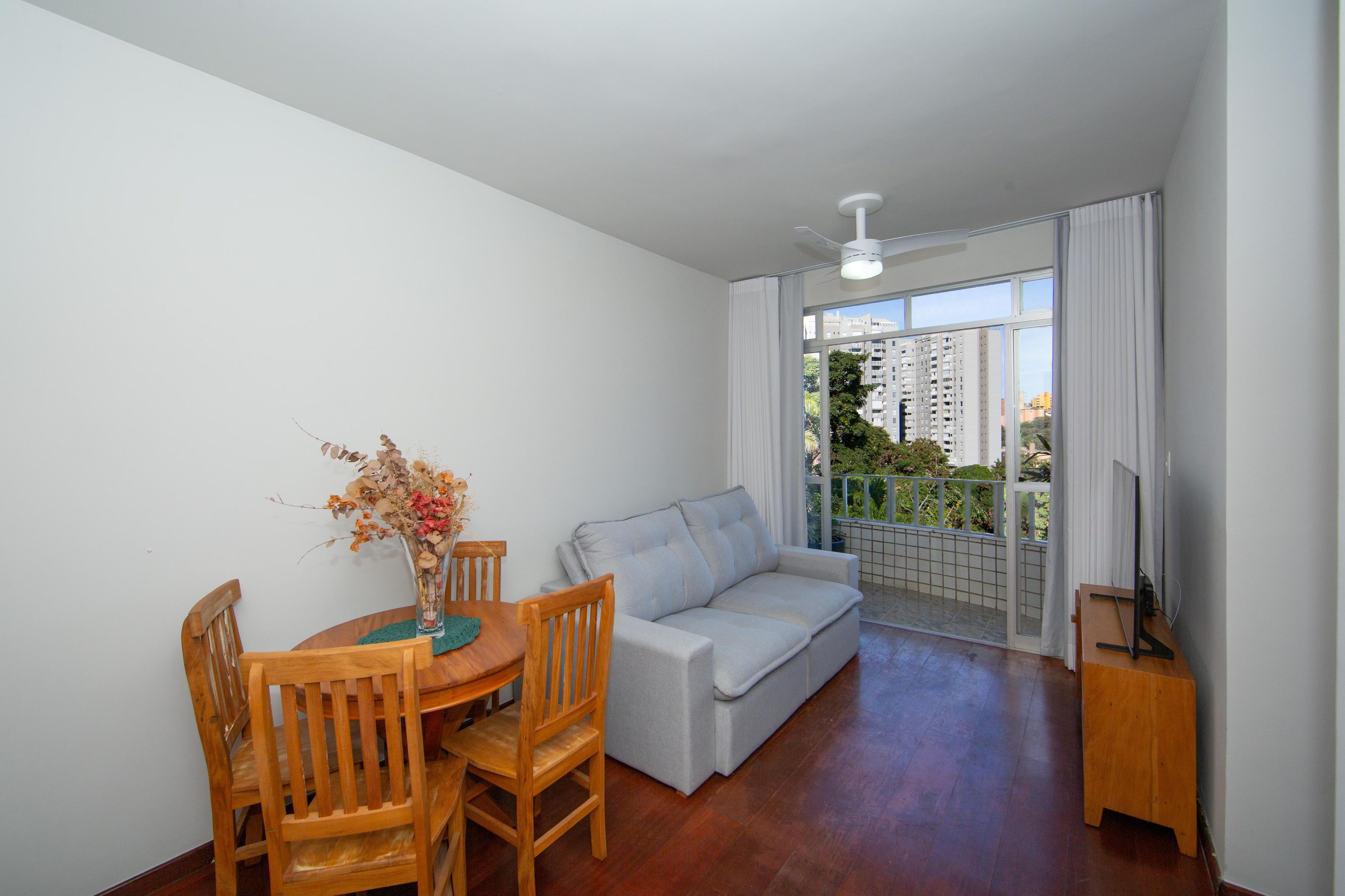 Apartamento com 3 quartos — Estoril, Belo Horizonte