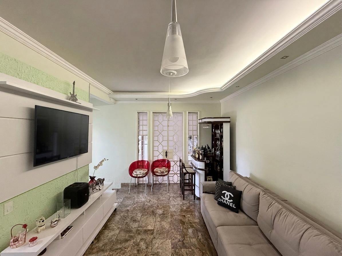 Casa com 4 quartos — Alto Caiçaras, Belo Horizonte