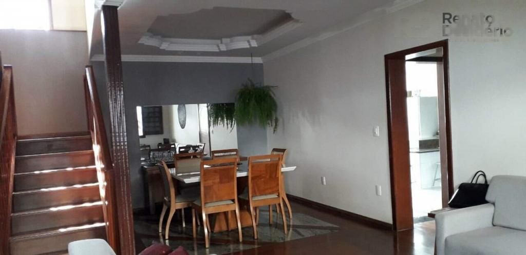Casa com 3 quartos — Sagrada Família, Belo Horizonte