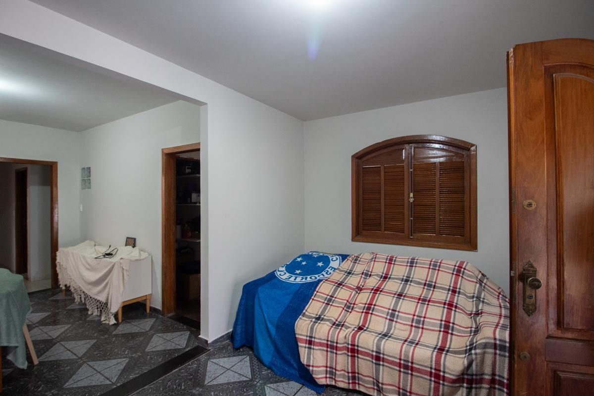 Casa com 3 quartos — São João Batista, Belo Horizonte