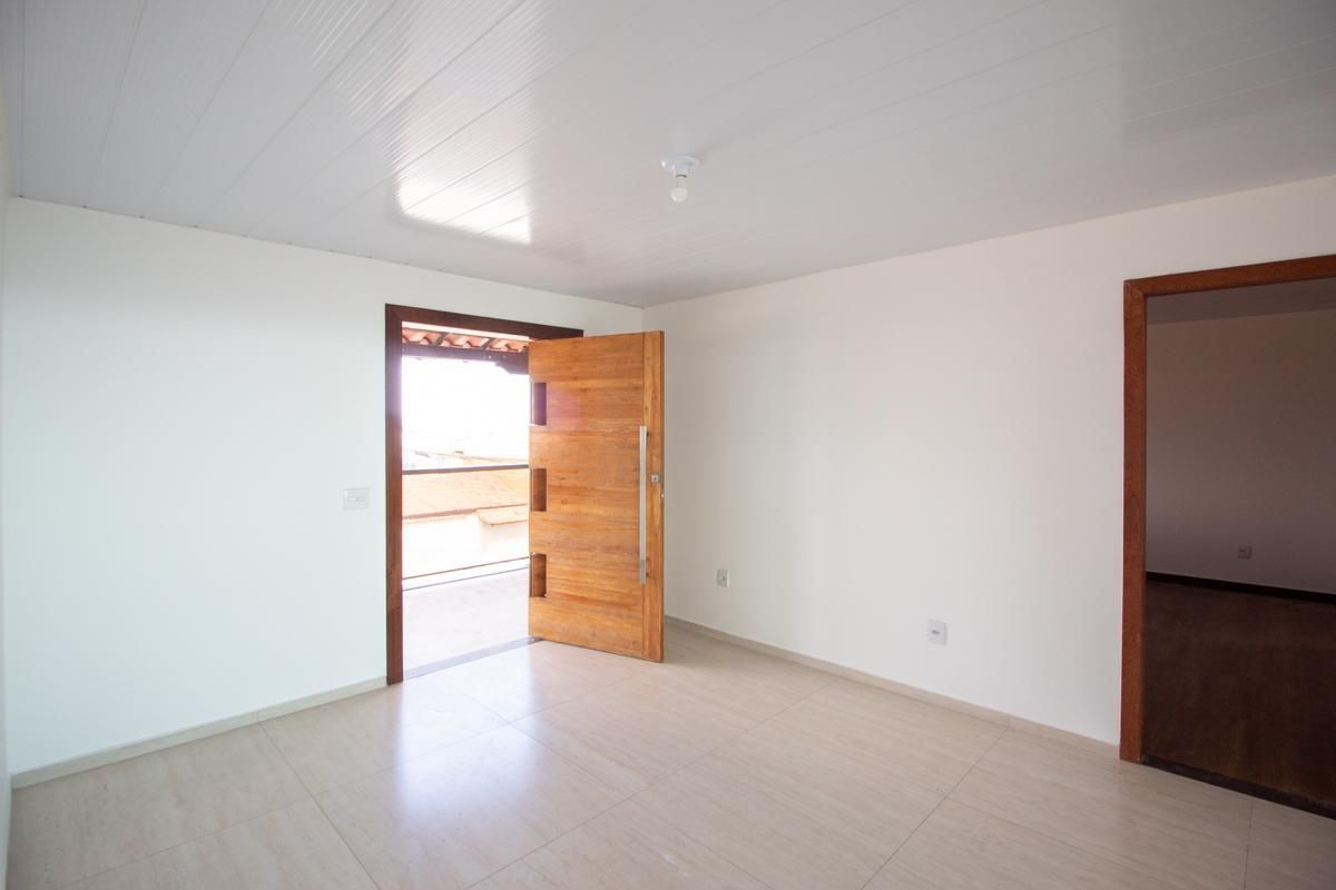 Casa com 2 quartos — Engenho Nogueira, Belo Horizonte