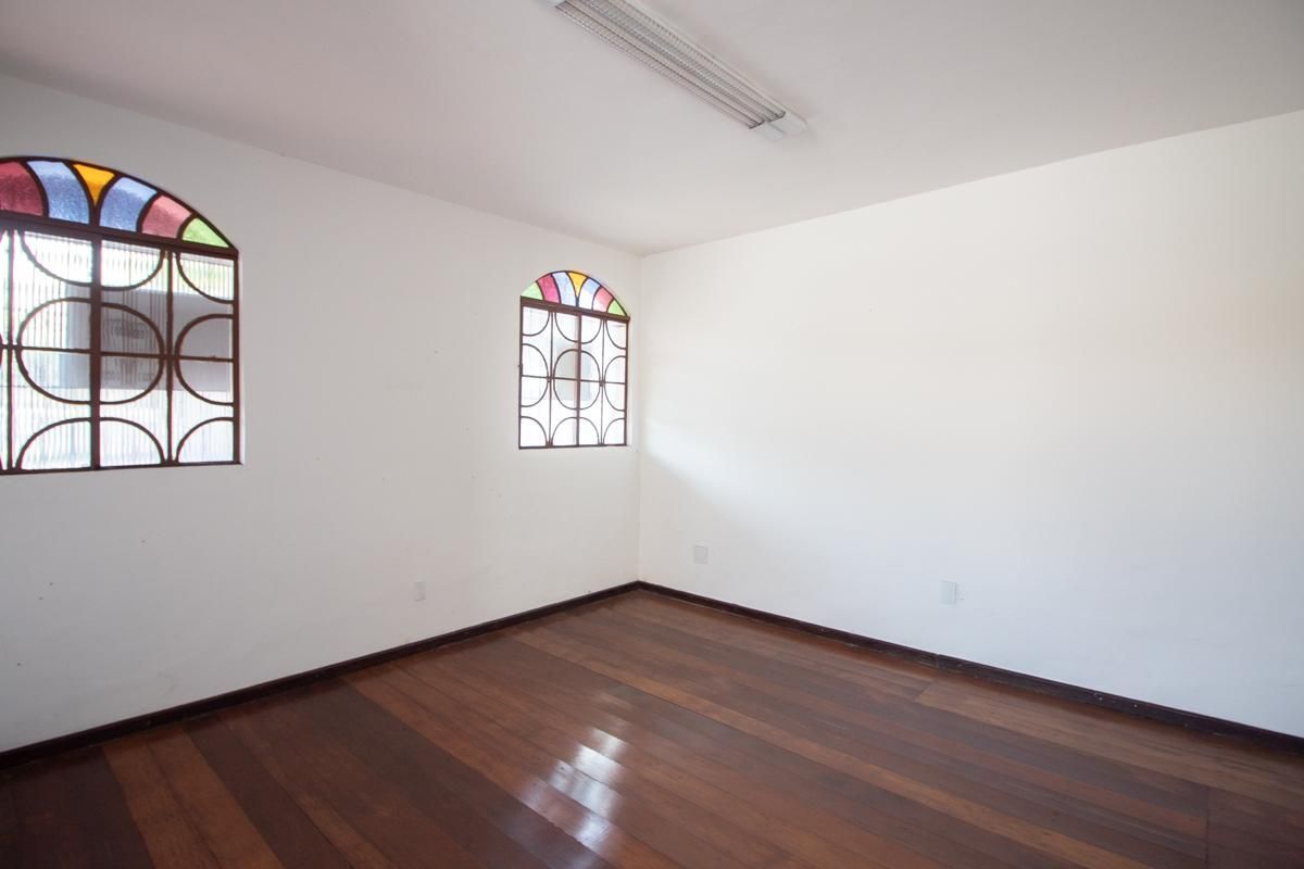 Casa com 4 quartos — Santa Branca, Belo Horizonte