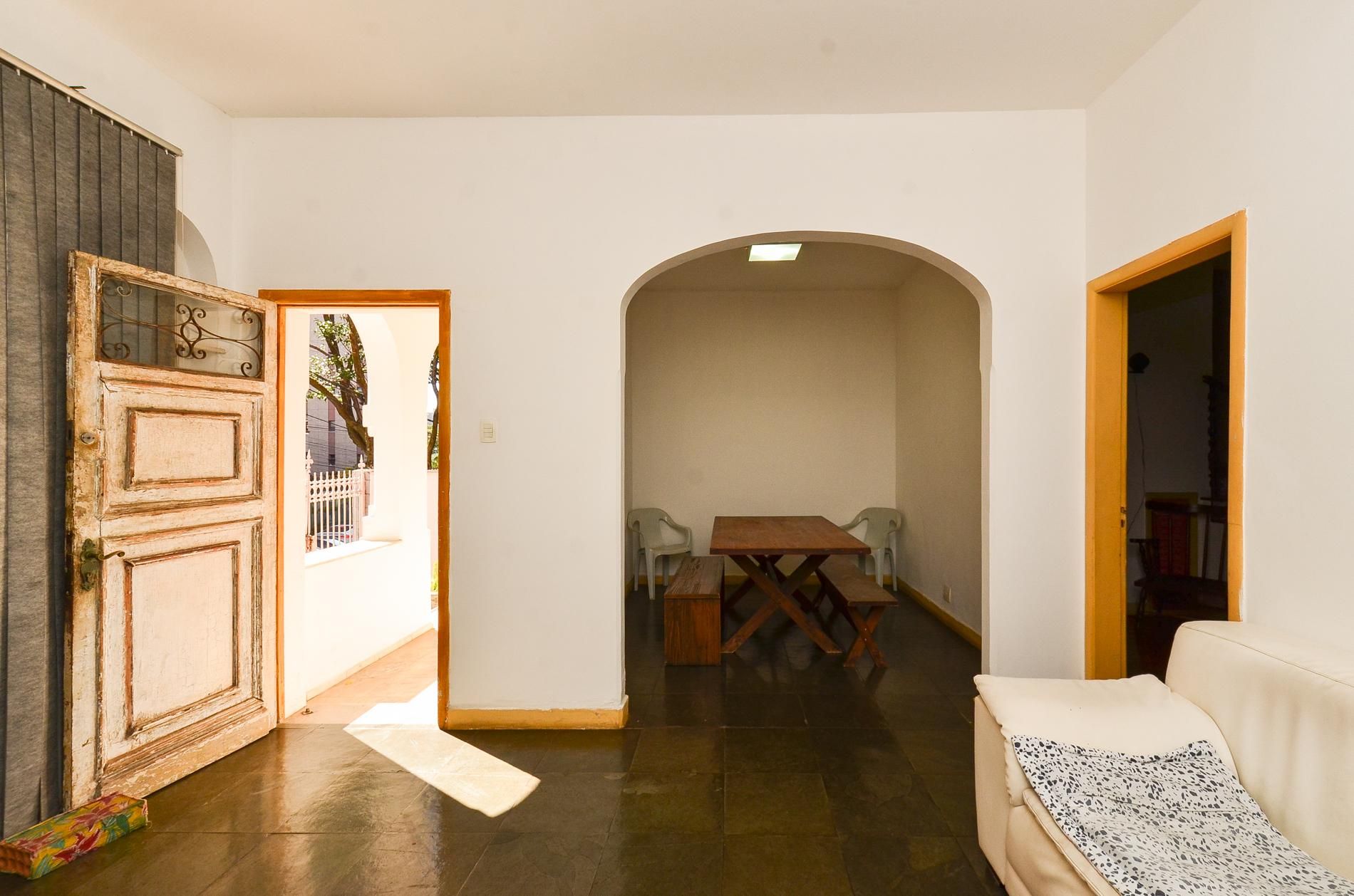 Casa com 5 quartos — Barro Preto, Belo Horizonte