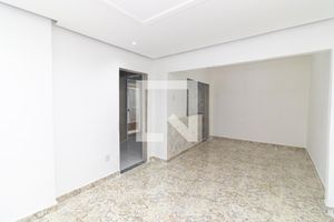 Foto do imóvel - Casa para alugar com 2 quartos e quintal.