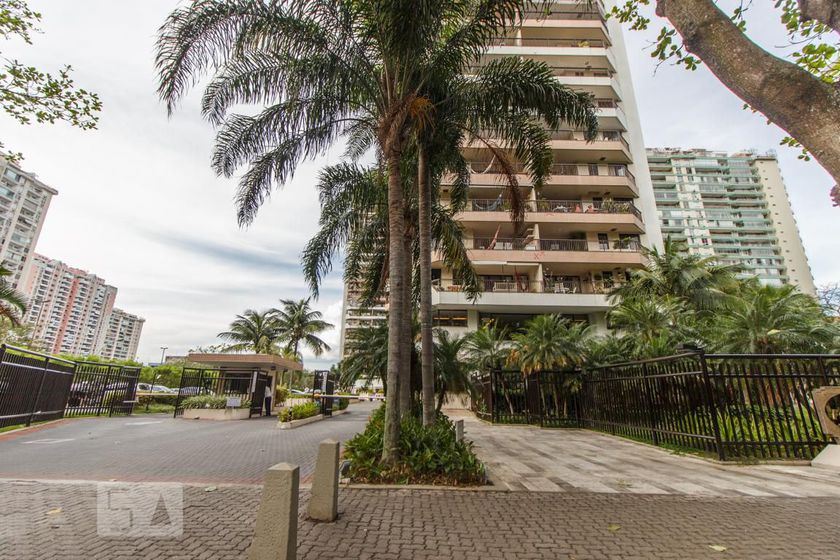 Alugue ou compre no Condomínio Four Seasons Barra da Tijuca, Rio de