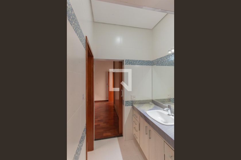 Casa à Venda - Swiss Park, 4 Quartos,  265 m2 em , Campinas - sp | SoloBR
