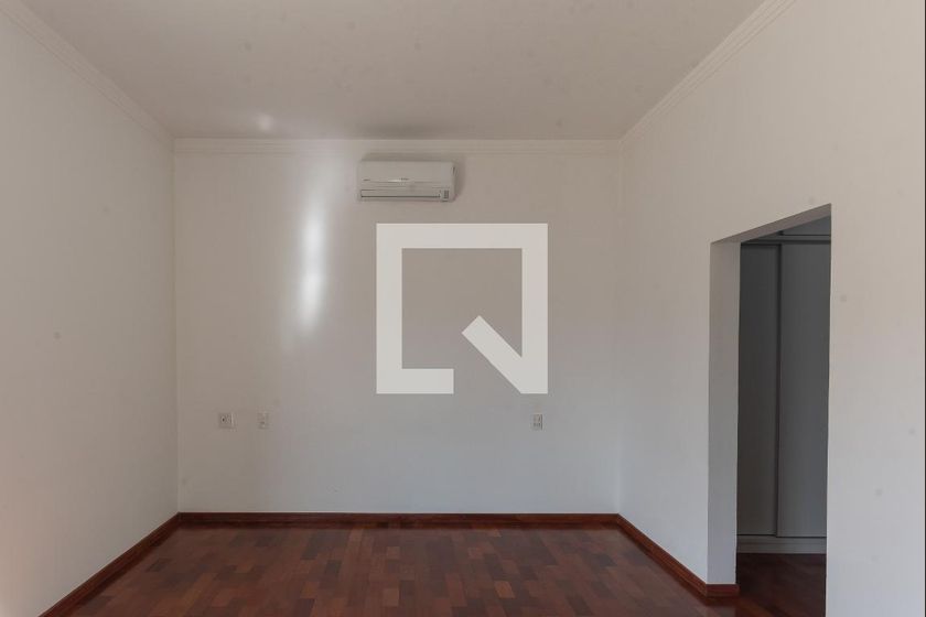 Casa à Venda - Swiss Park, 4 Quartos,  265 m2 em , Campinas - sp | SoloBR