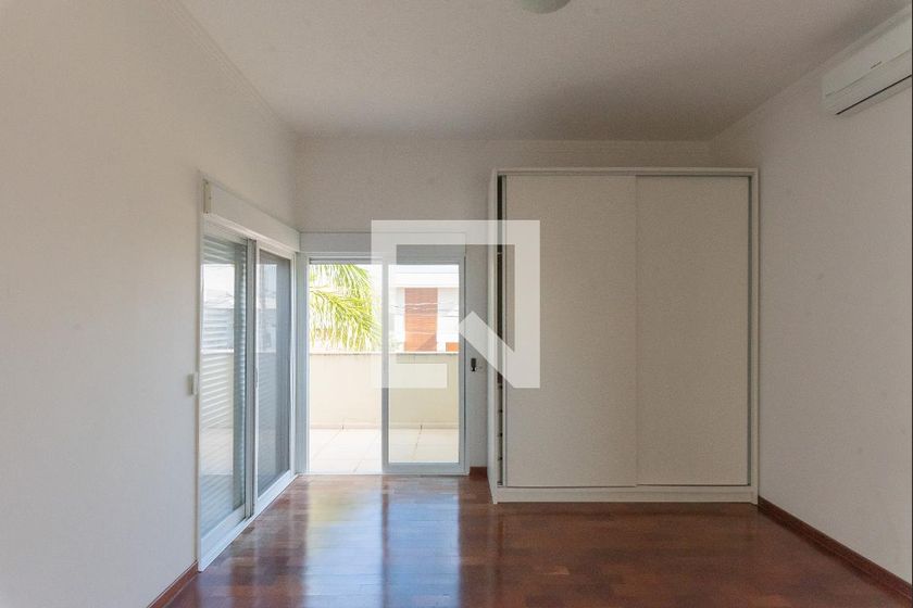 Casa à Venda - Swiss Park, 4 Quartos,  265 m2 em , Campinas - sp | SoloBR