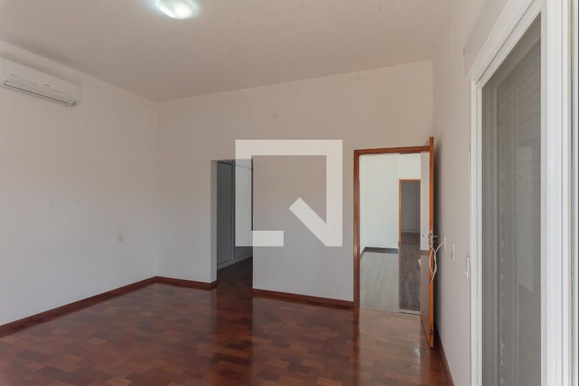 Casa à Venda - Swiss Park, 4 Quartos,  265 m2 em , Campinas - sp | SoloBR
