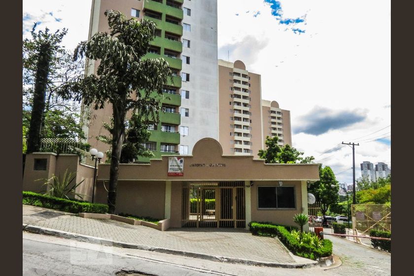 Alugue ou compre no Condomínio Jardins e Quintais - Jardim Jussara, São ...