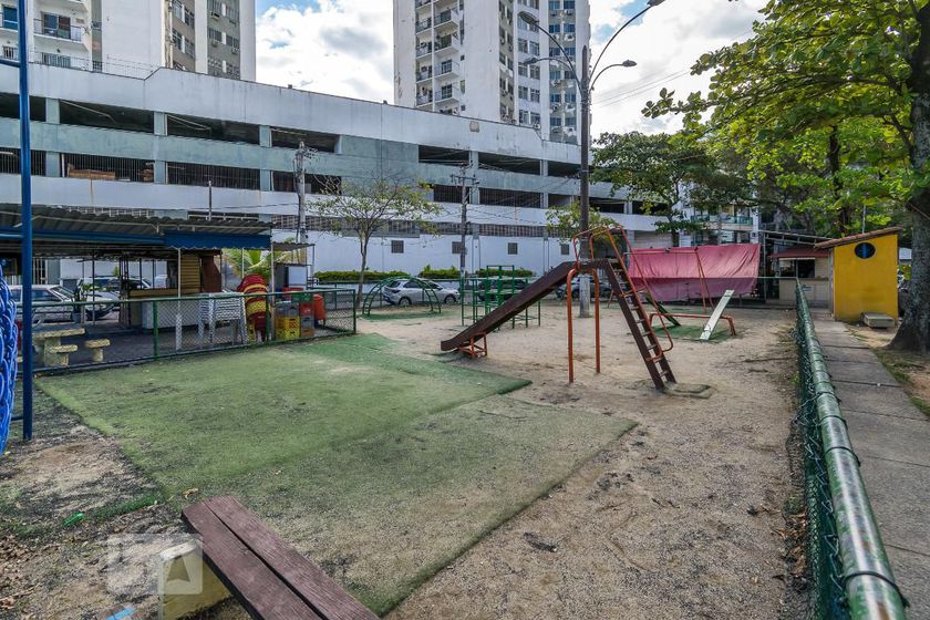 Condomínio em Rua Emílio Miranda, 188, Irajá Rio de Janeiro Alugue