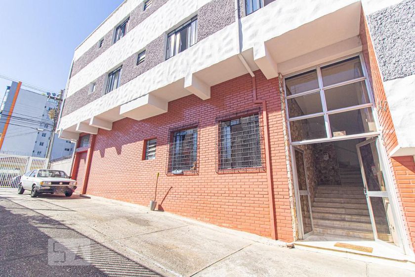 Alugue ou compre no condomínio em Rua Murilo do Amaral Ferreira, 618