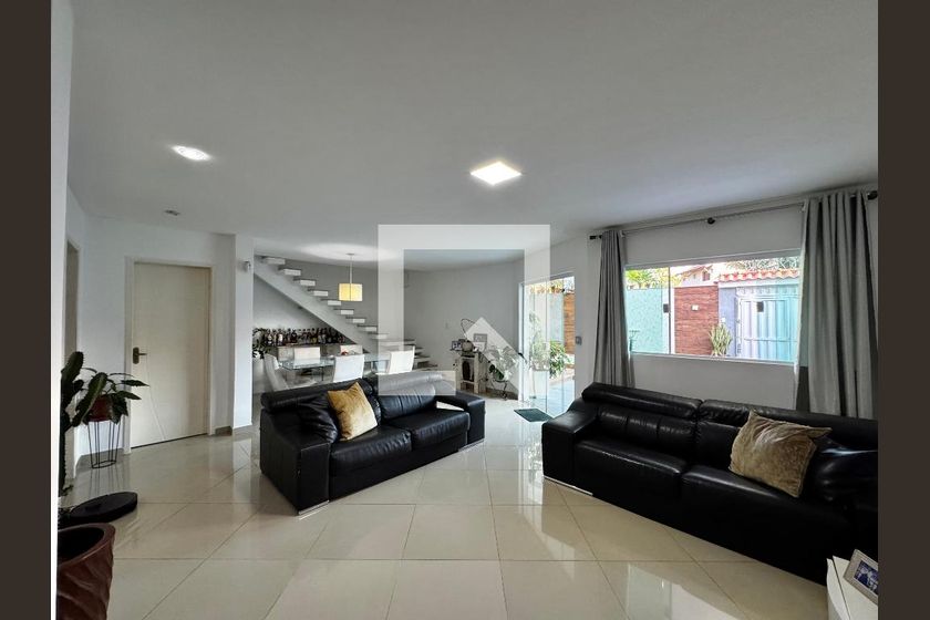 Casa, 4 quartos, 220 m² - Foto 1