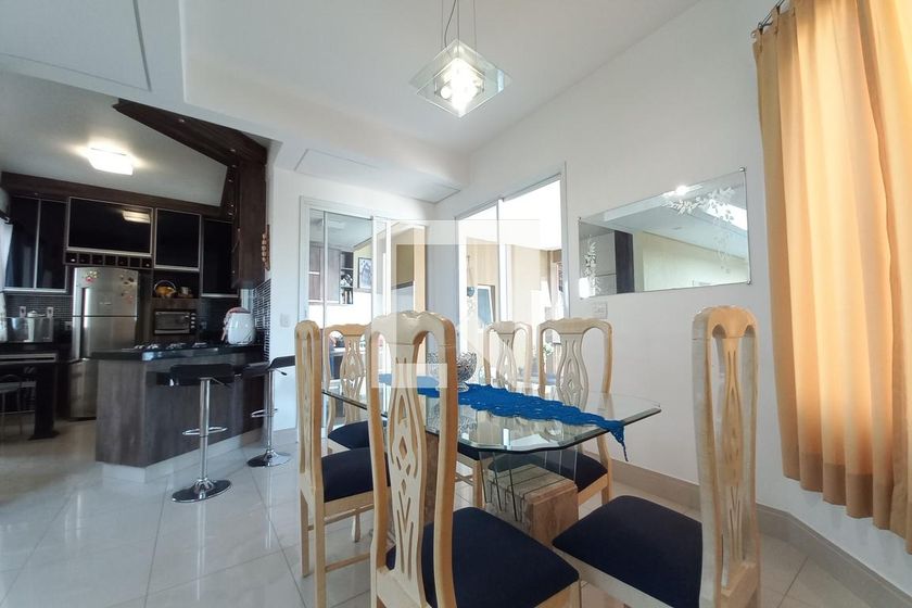 Casa à Venda - Swiss Park, 4 Quartos,  210 m2 em , Campinas - sp | SoloBR