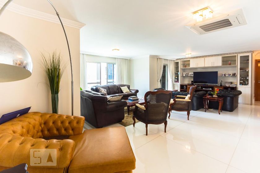 Apartamento, 3 quartos, 215 m² - Foto 1