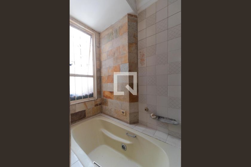 Casa à Venda - Centro, 3 Quartos,  300 m2 em , Campinas - sp | SoloBR