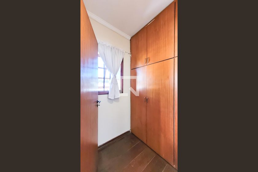 Casa à Venda - Jardim Flamboyant, 4 Quartos,  498 m2 em , Campinas - sp | SoloBR