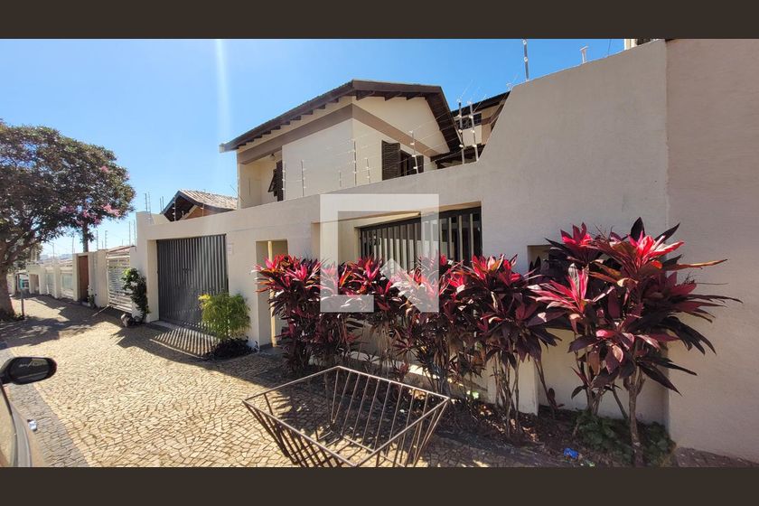 Casa à Venda - Jardim Flamboyant, 4 Quartos,  498 m2 em , Campinas - sp | SoloBR