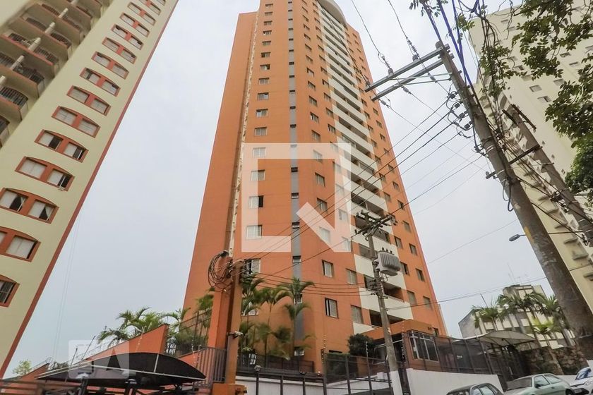 Alugue ou compre no condomínio em Rua dos Tapes, 57 Liberdade, São