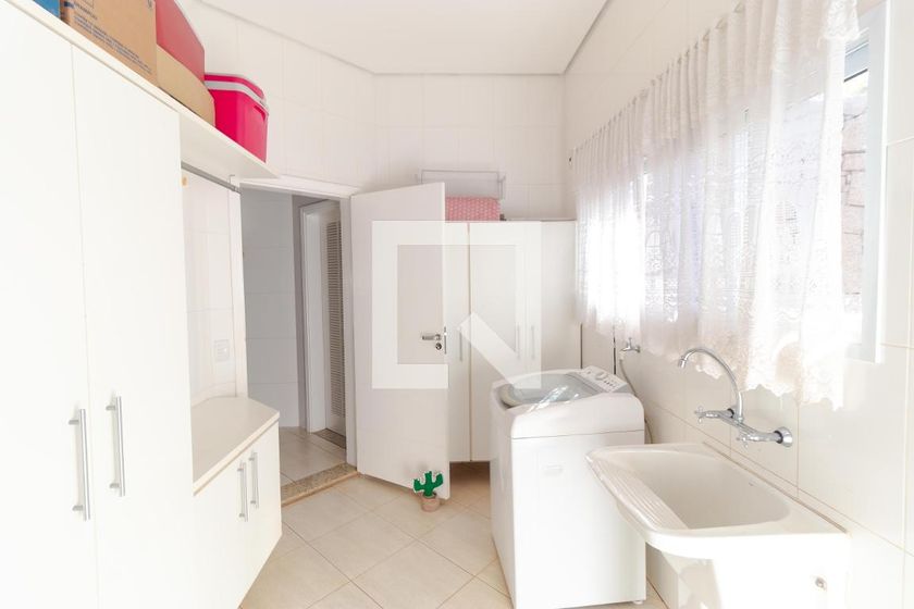 Casa à Venda - Mansões Santo Antônio, 5 Quartos,  370 m2 em , Campinas - sp | SoloBR