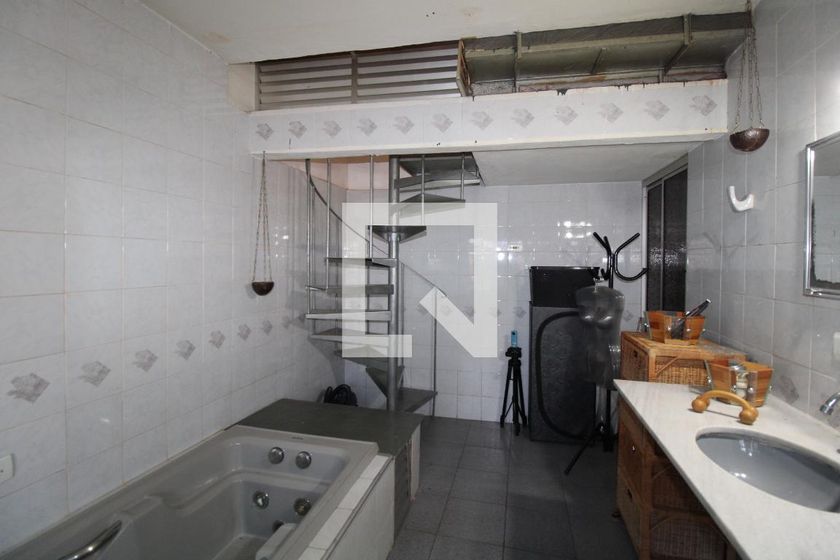 Casa à Venda - Jardim Flamboyant, 3 Quartos,  260 m2 em , Campinas - sp | SoloBR
