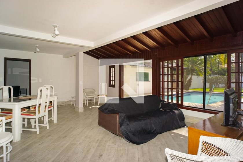 Casa, 3 quartos, 264 m² - Foto 1
