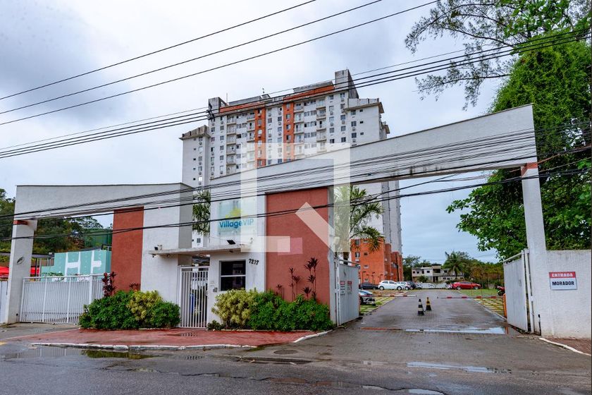 Alugue ou compre no condomínio em Estrada dos Bandeirantes, 7217