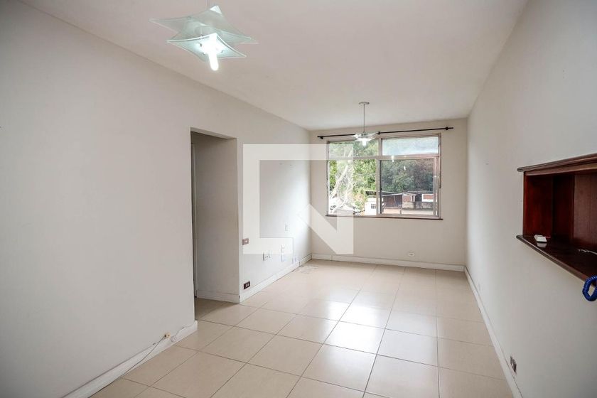 2-Bedroom Apartment for Sale in Engenho de Dentro, Rio de Janeiro for R$ 200,000.00