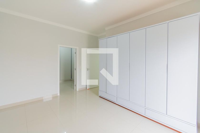 Casa à Venda - Swiss Park, 4 Quartos,  318 m2 em , Campinas - sp | SoloBR