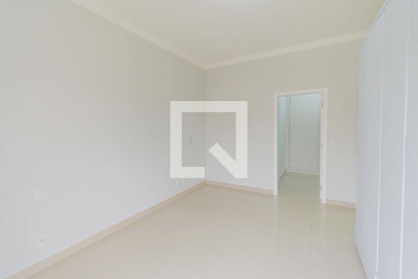 Casa à Venda - Swiss Park, 4 Quartos,  318 m2 em , Campinas - sp | SoloBR
