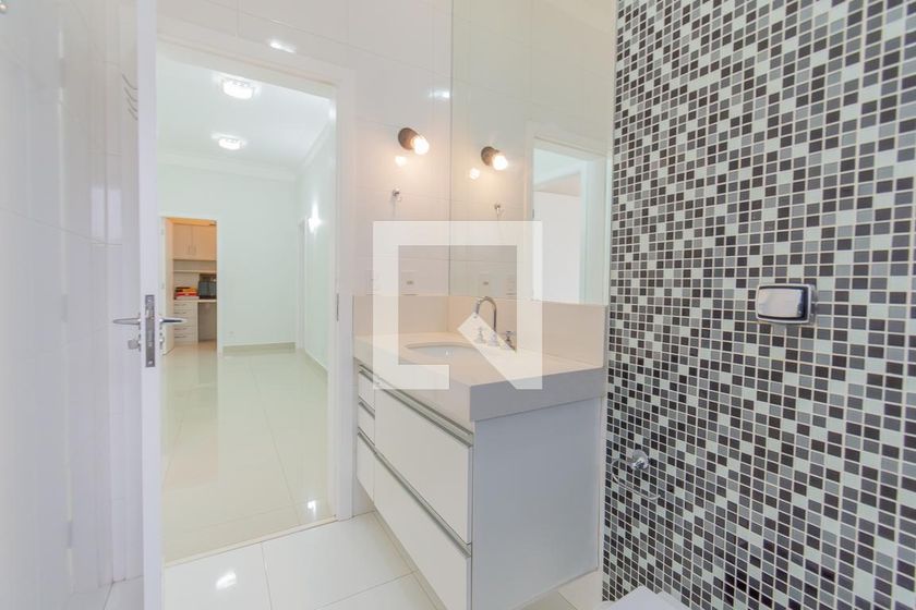 Casa à Venda - Swiss Park, 4 Quartos,  318 m2 em , Campinas - sp | SoloBR