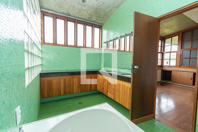 Casa à Venda - Mansões Santo Antônio, 3 Quartos,  250 m2 em , Campinas - sp | SoloBR