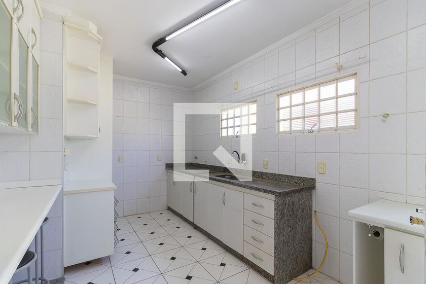 Casa à Venda - Jardim Flamboyant, 4 Quartos,  250 m2 em , Campinas - sp | SoloBR