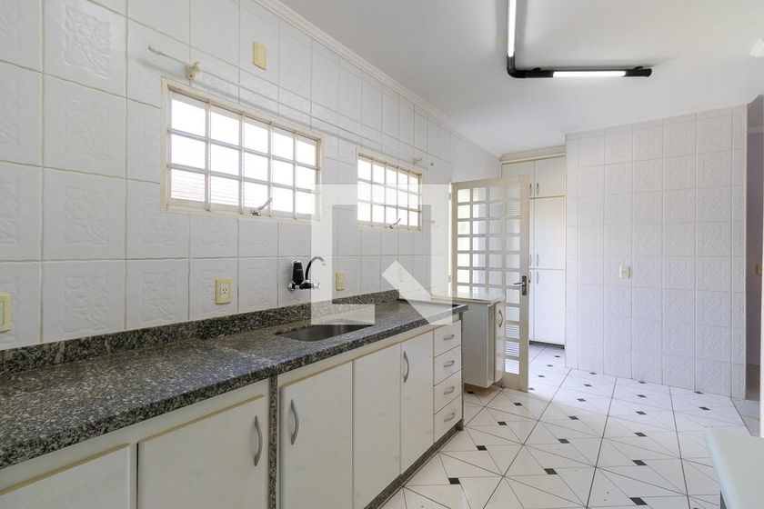 Casa à Venda - Jardim Flamboyant, 4 Quartos,  250 m2 em , Campinas - sp | SoloBR