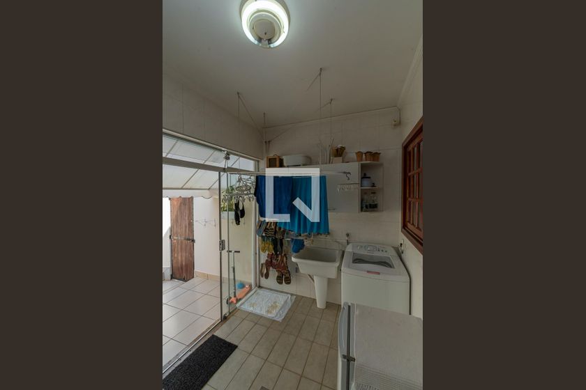 Casa à Venda - Nova Campinas, 4 Quartos,  300 m2 em , Campinas - sp | SoloBR